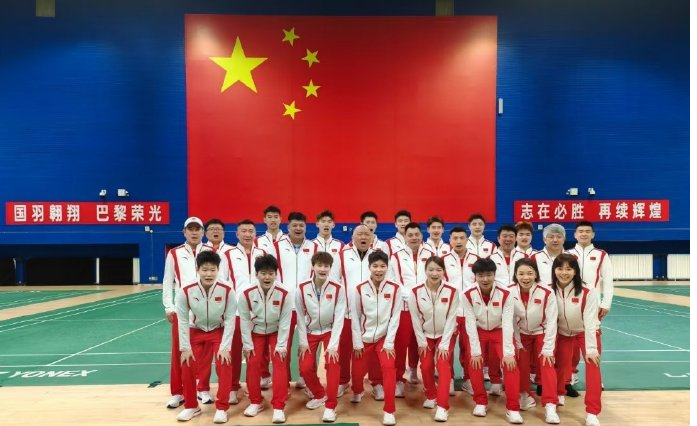 运动员拼尽全力，无惧强手，为了胜利而战