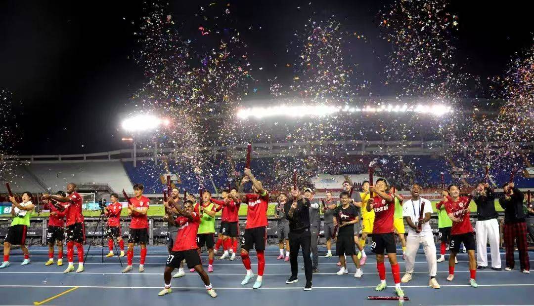 包含中国足球热门：大连人客场战平武汉卓尔，积分增长的词条