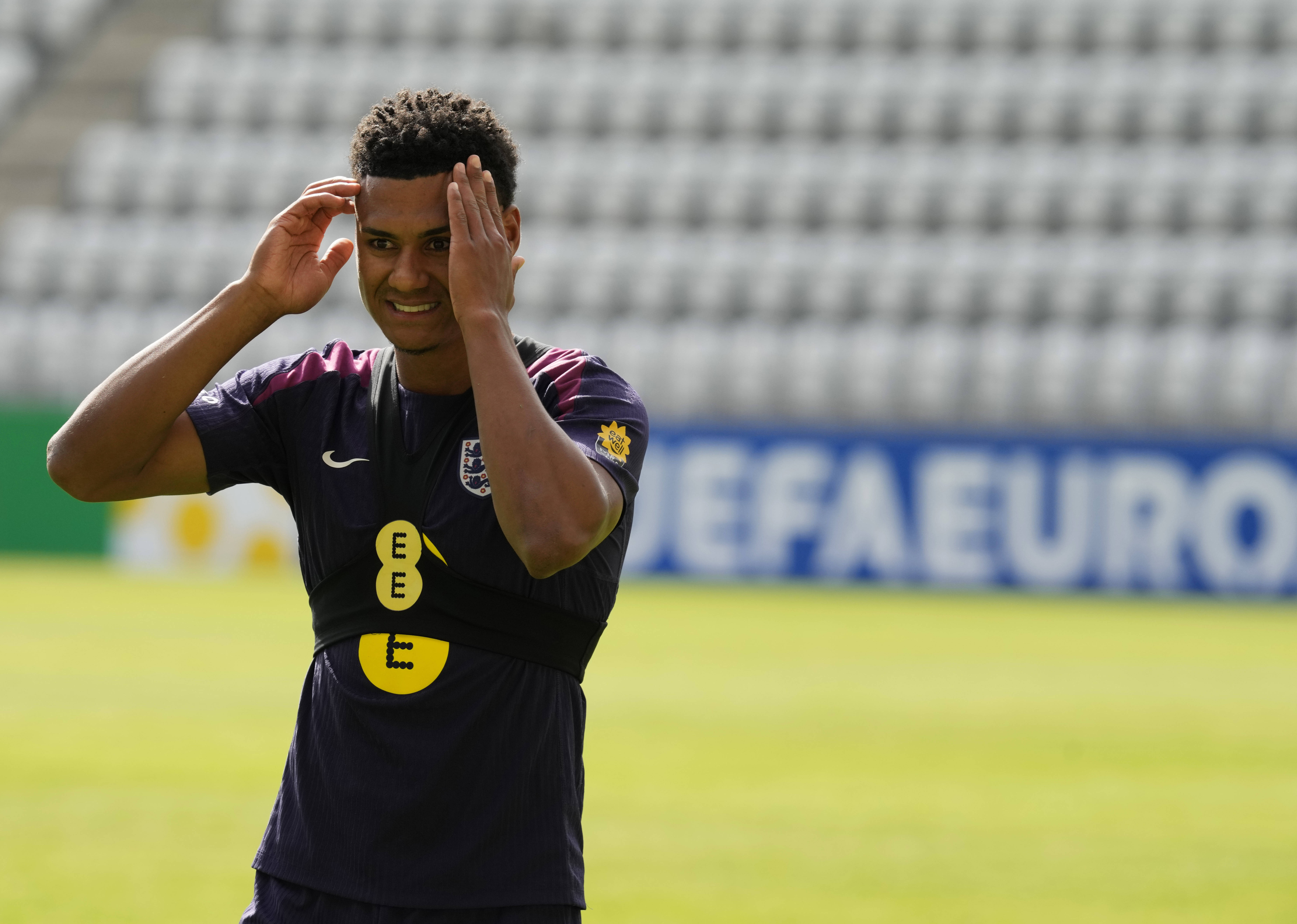 英格兰队大比分战胜对手，成功挺进欧锦赛半决赛的简单介绍