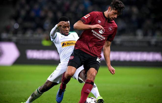 纽伦堡足球队主场不敌对手，积分榜位置下滑的简单介绍