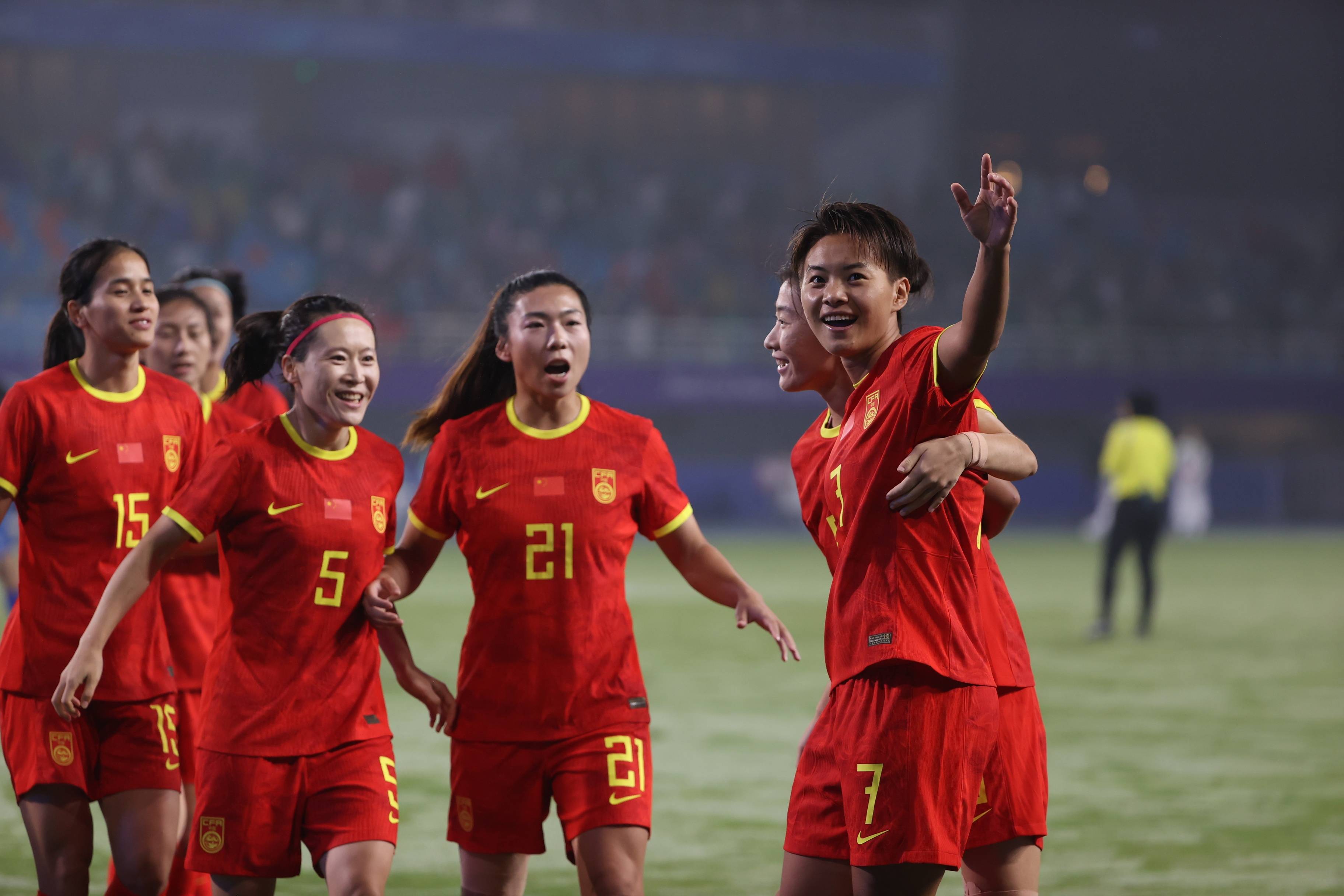 女足国家队出征国际巡回赛,期待佳绩 女足国家队出征国际巡回赛,期待佳绩